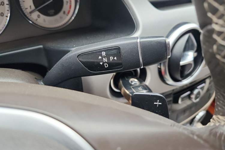 Used Mercedes-Benz GLK-Class 2013 GLK 300 4MATIC Dynamic Edition Gear Lever