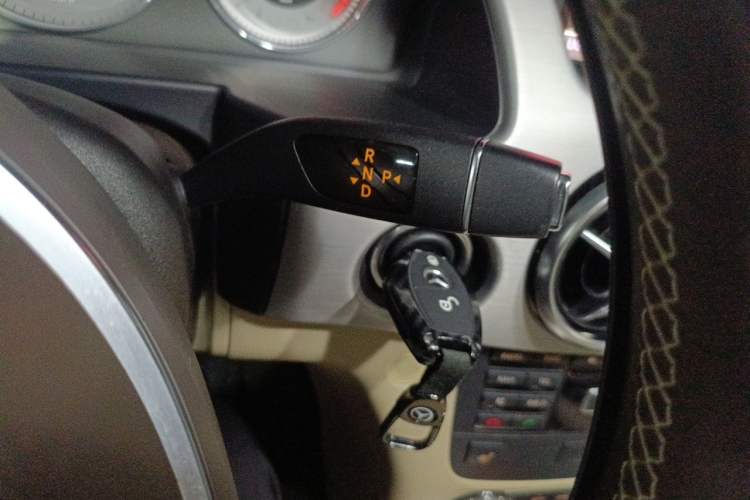 Used Mercedes-Benz GLK-Class 2013 GLK 300 4MATIC Dynamic Edition Gear Lever