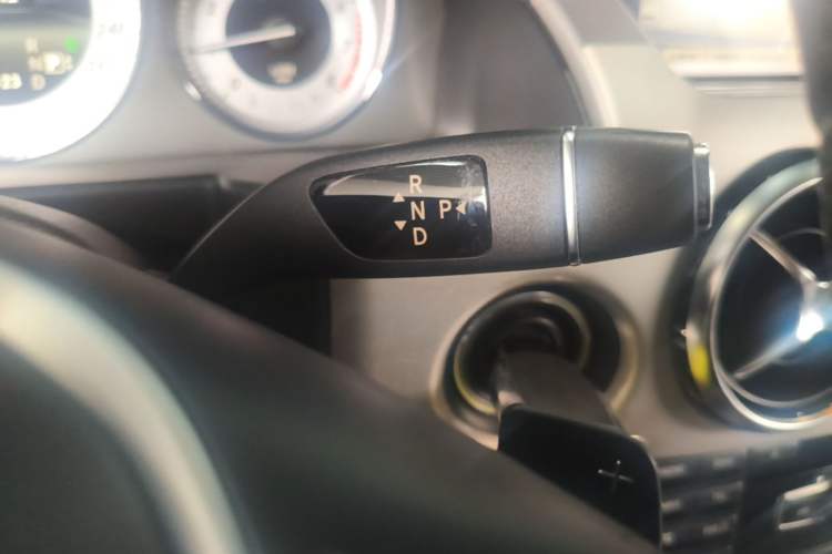 Used Mercedes-Benz GLK-Class 2013 GLK 300 4MATIC Dynamic Edition Gear Lever