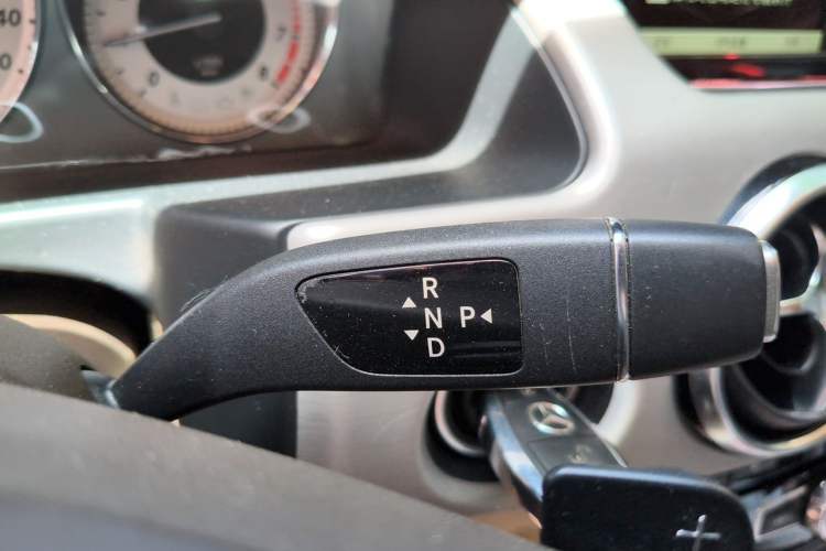 Used Mercedes-Benz GLK-Class 2013 GLK 300 4MATIC Dynamic Edition Gear Lever