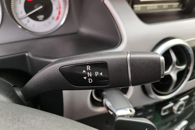 Used Mercedes-Benz GLK-Class 2013 GLK 300 4MATIC Dynamic Sunroof Model Gear Lever