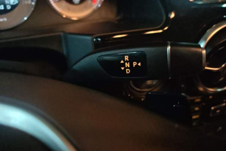 Used Mercedes-Benz GLK-Class 2013 Facelift GLK 300 4MATIC Luxury Edition Gear Lever
