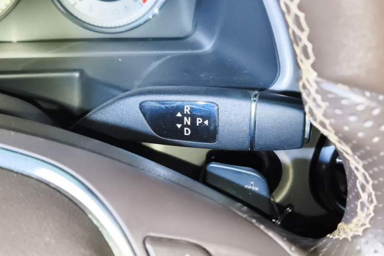 Used Mercedes-Benz GLK-Class 2013 GLK 300 4MATIC Dynamic Sunroof Model Gear Lever