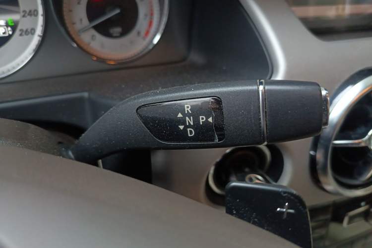 Used Mercedes-Benz GLK-Class 2013 GLK 300 4MATIC Dynamic Edition Gear Lever