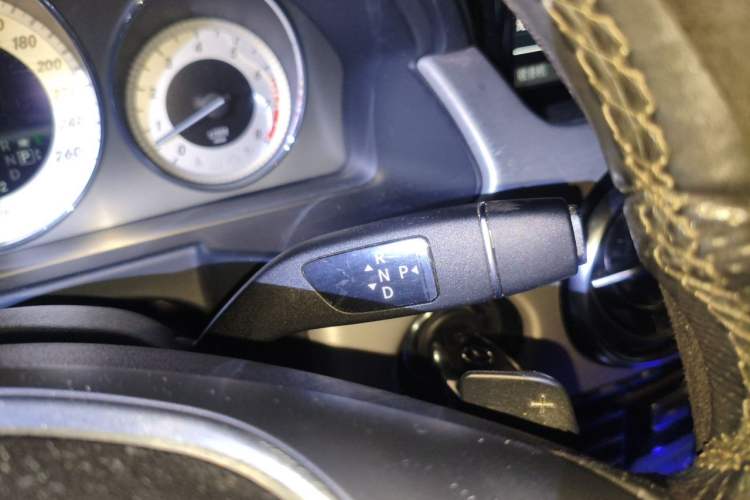 Used Mercedes-Benz GLK-Class 2013 GLK 300 4MATIC Dynamic Edition Gear Lever