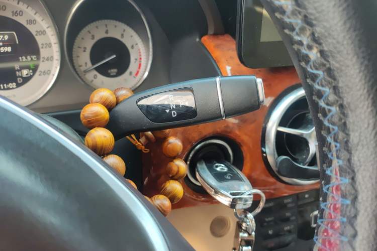 Used Mercedes-Benz GLK-Class 2013 GLK 300 4MATIC Dynamic Edition Gear Lever