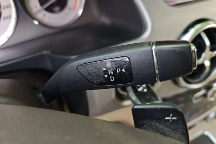 Used Mercedes-Benz GLK-Class 2013 GLK 300 4MATIC Dynamic Edition Gear Lever