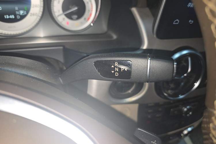 Used Mercedes-Benz GLK-Class 2013 Facelift GLK 300 4MATIC Fashion Edition Gear Lever