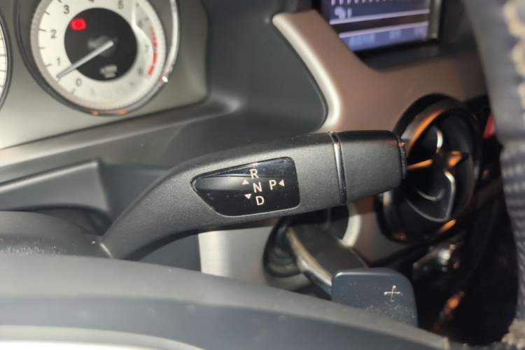 Used Mercedes-Benz GLK-Class 2013 GLK 300 4MATIC Dynamic Sunroof Model Gear Lever