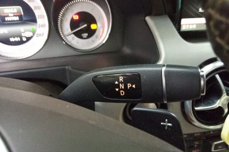 Used Mercedes-Benz GLK-Class 2013 Facelift GLK 300 4MATIC Fashion Edition Gear Lever