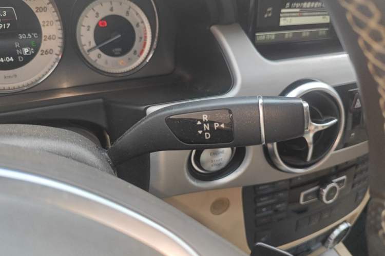 Used Mercedes-Benz GLK-Class 2013 Facelift GLK 300 4MATIC Fashion Edition Gear Lever
