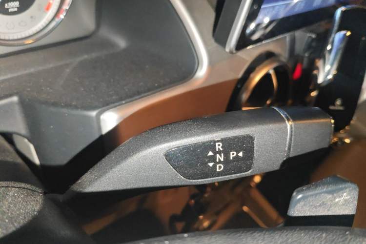 Used Mercedes-Benz GLK-Class 2013 GLK 300 4MATIC Dynamic Sunroof Model Gear Lever