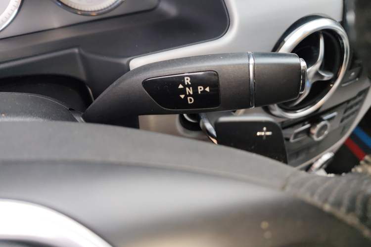 Used Mercedes-Benz GLK-Class 2013 GLK 300 4MATIC Dynamic Sunroof Model Gear Lever