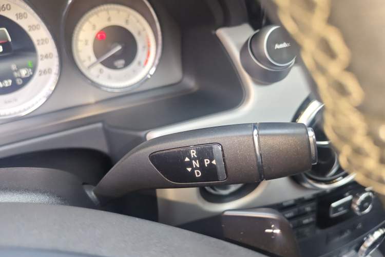 Used Mercedes-Benz GLK-Class 2013 Facelift GLK 300 4MATIC Fashion Edition Gear Lever
