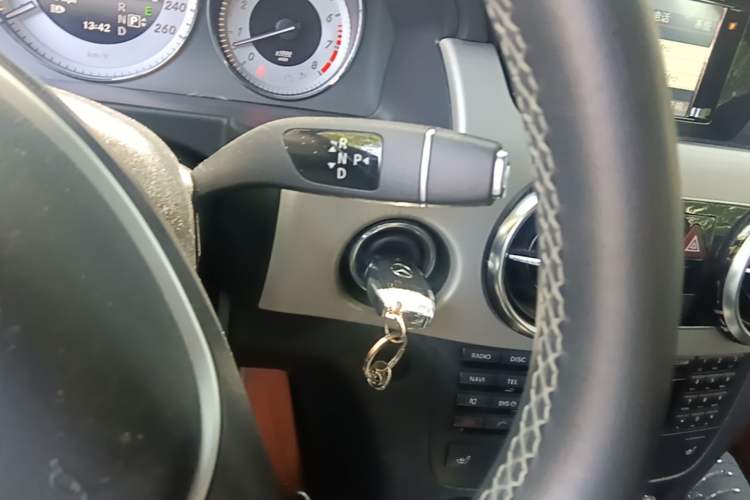 Used Mercedes-Benz GLK-Class 2013 Facelift GLK 300 4MATIC Fashion Edition Gear Lever