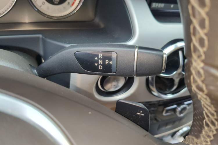 Used Mercedes-Benz GLK-Class 2013 Facelift GLK 300 4MATIC Fashion Edition Gear Lever