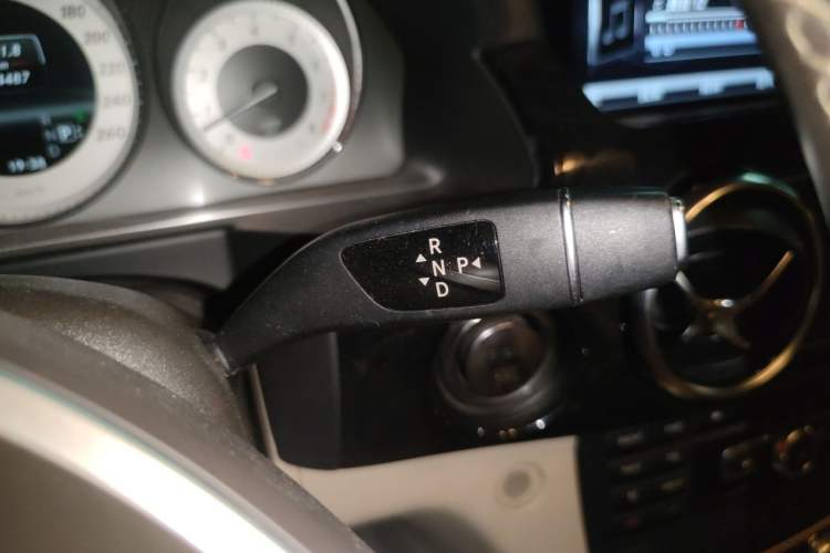Used Mercedes-Benz GLK-Class 2013 Facelift GLK 300 4MATIC Fashion Edition Gear Lever