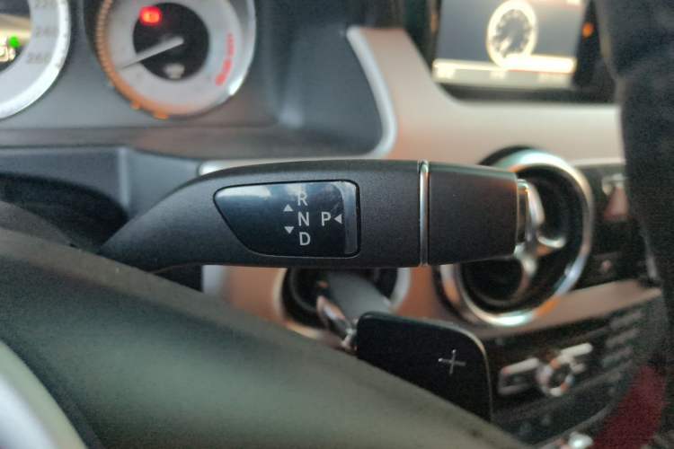Used Mercedes-Benz GLK-Class 2013 GLK 300 4MATIC Dynamic Edition Gear Lever