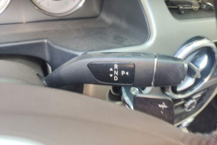 Used Mercedes-Benz GLK-Class 2013 GLK 300 4MATIC Dynamic Edition Gear Lever