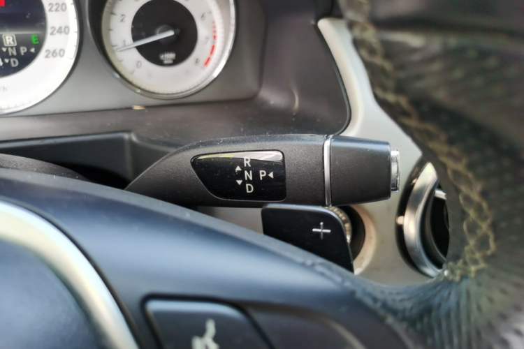 Used Mercedes-Benz GLK-Class 2013 Facelift GLK 300 4MATIC Fashion Edition Gear Lever