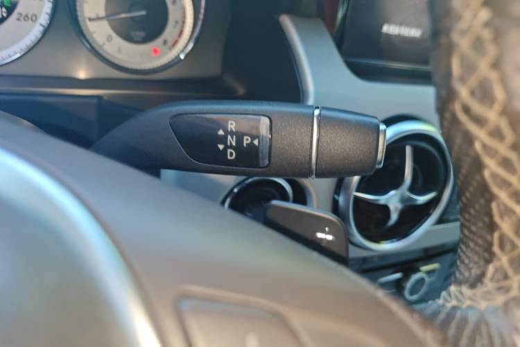Used Mercedes-Benz GLK-Class 2013 GLK 300 4MATIC Dynamic Edition Gear Lever