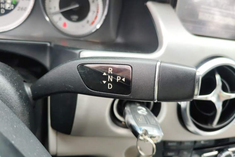 Used Mercedes-Benz GLK-Class 2013 GLK 300 4MATIC Dynamic Edition Gear Lever
