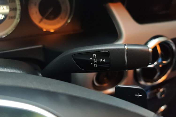 Used Mercedes-Benz GLK-Class 2013 GLK 300 4MATIC Dynamic Edition Gear Lever
