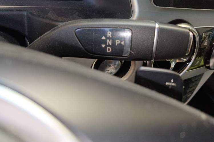 Used Mercedes-Benz GLK-Class 2013 Facelift GLK 300 4MATIC Fashion Edition Gear Lever