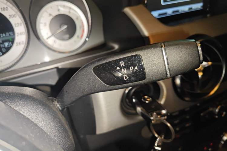 Used Mercedes-Benz GLK-Class 2013 GLK 300 4MATIC Dynamic Edition Gear Lever