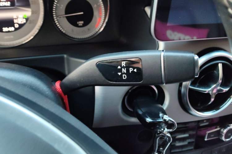 Used Mercedes-Benz GLK-Class 2013 GLK 300 4MATIC Fashion Model Gear Lever