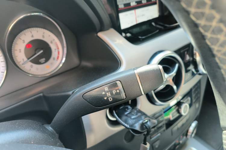 Used Mercedes-Benz GLK-Class 2013 GLK 300 4MATIC Dynamic Edition Gear Lever