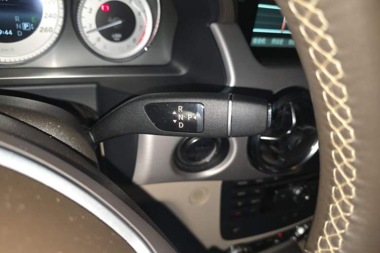 Used Mercedes-Benz GLK-Class 2013 Facelift GLK 300 4MATIC Fashion Edition Gear Lever