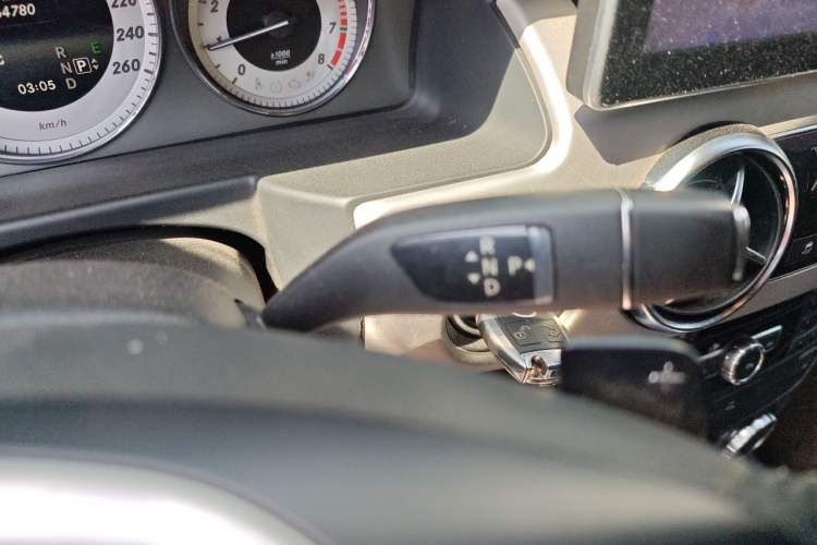 Used Mercedes-Benz GLK-Class 2013 GLK 300 4MATIC Dynamic Edition Gear Lever