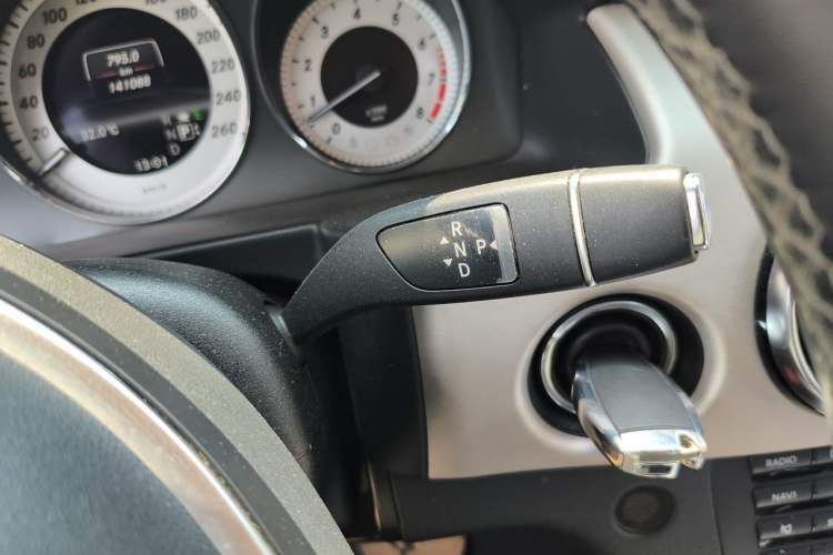 Used Mercedes-Benz GLK-Class 2013 GLK 300 4MATIC Dynamic Edition Gear Lever