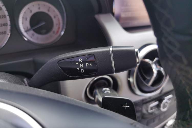 Used Mercedes-Benz GLK-Class 2013 GLK 300 4MATIC Dynamic Edition Gear Lever