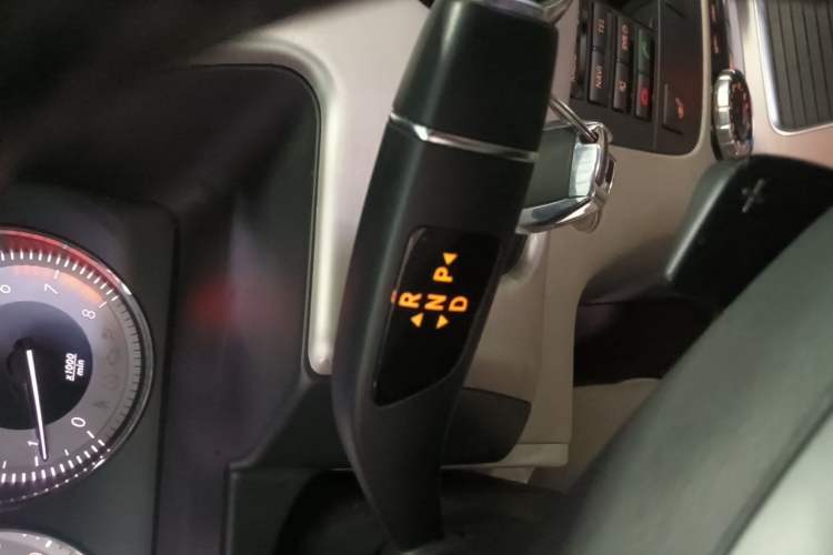 Used Mercedes-Benz GLK-Class 2013 GLK 300 4MATIC Dynamic Sunroof Model Gear Lever