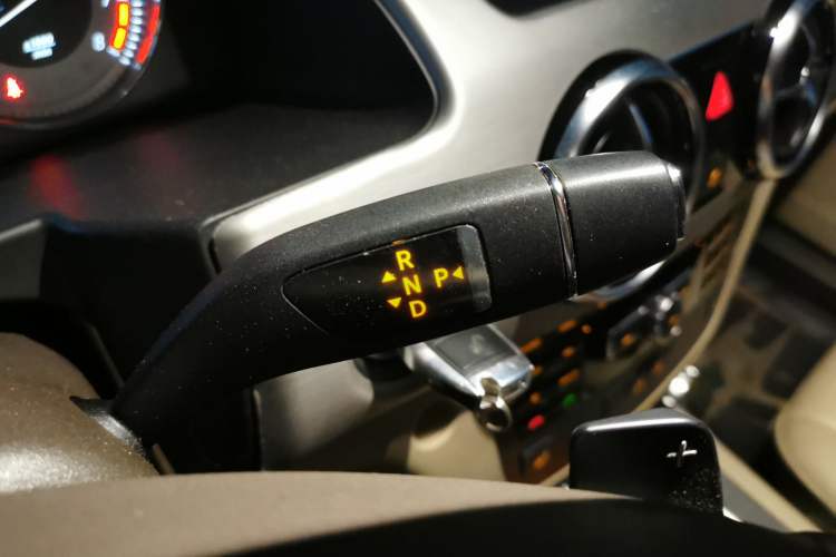 Used Mercedes-Benz GLK-Class 2013 GLK 300 4MATIC Dynamic Edition Gear Lever