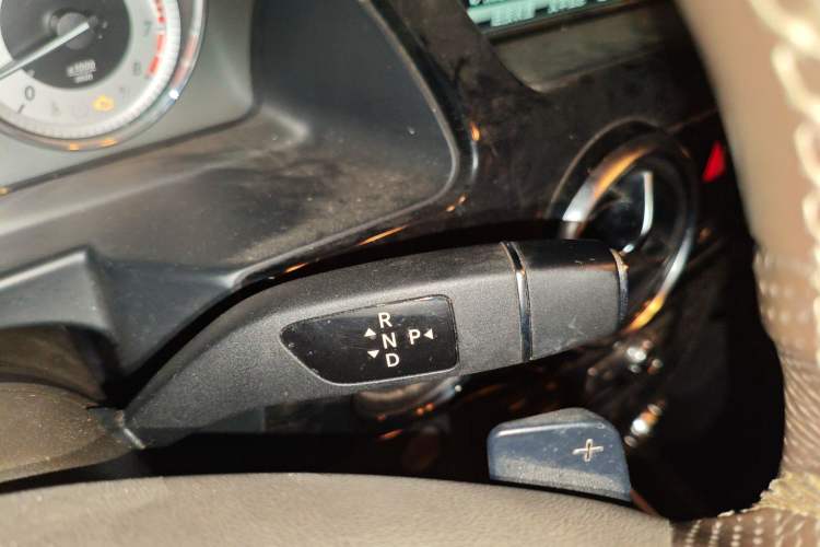Used Mercedes-Benz GLK-Class 2013 GLK 300 4MATIC Luxury Model Gear Lever