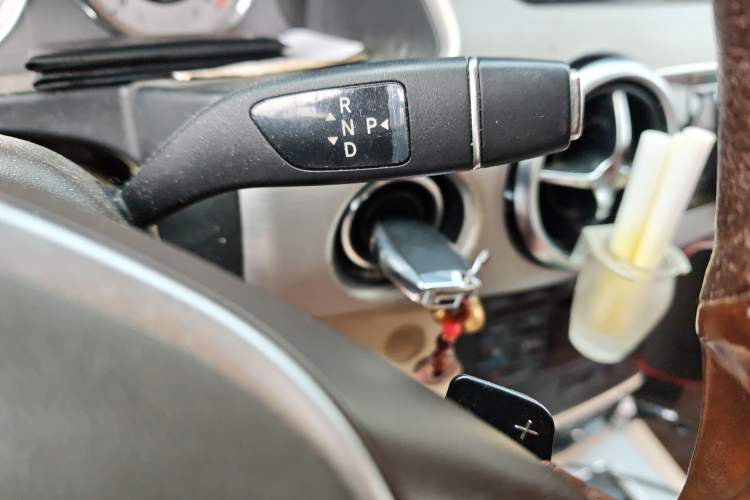 Used Mercedes-Benz GLK-Class 2013 GLK 300 4MATIC Dynamic Edition Gear Lever