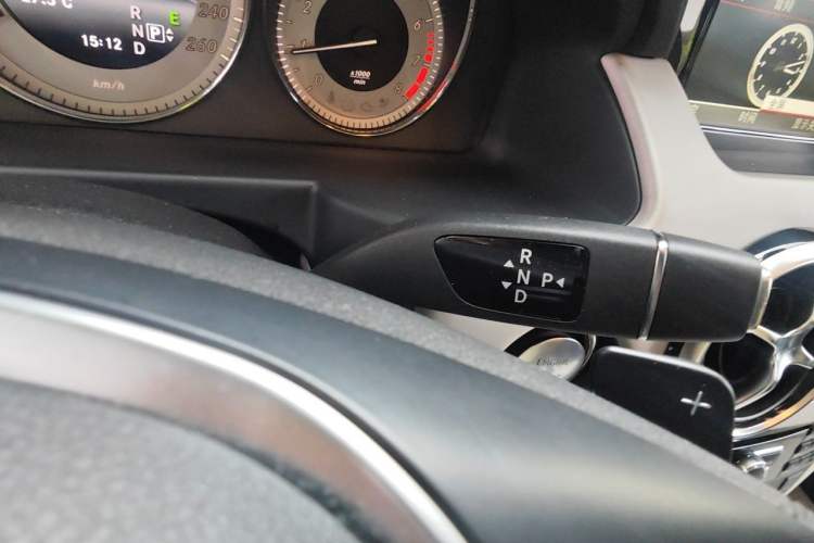 Used Mercedes-Benz GLK-Class 2013 Facelift GLK 300 4MATIC Fashion Edition Gear Lever