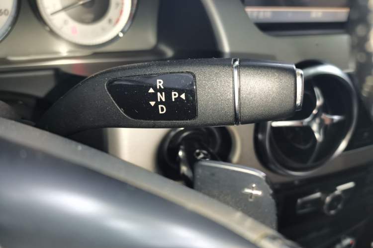 Used Mercedes-Benz GLK-Class 2013 GLK 300 4MATIC Dynamic Edition Gear Lever