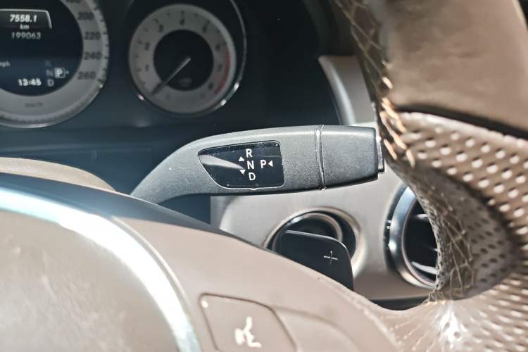 Used Mercedes-Benz GLK-Class 2013 GLK 300 4MATIC Dynamic Edition Gear Lever