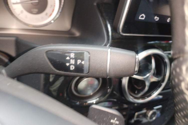 Used Mercedes-Benz GLK-Class 2013 Facelift GLK 300 4MATIC Luxury Edition Gear Lever
