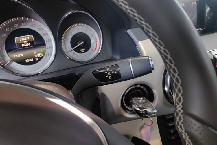 Used Mercedes-Benz GLK-Class 2013 GLK 300 4MATIC Dynamic Sunroof Model Gear Lever