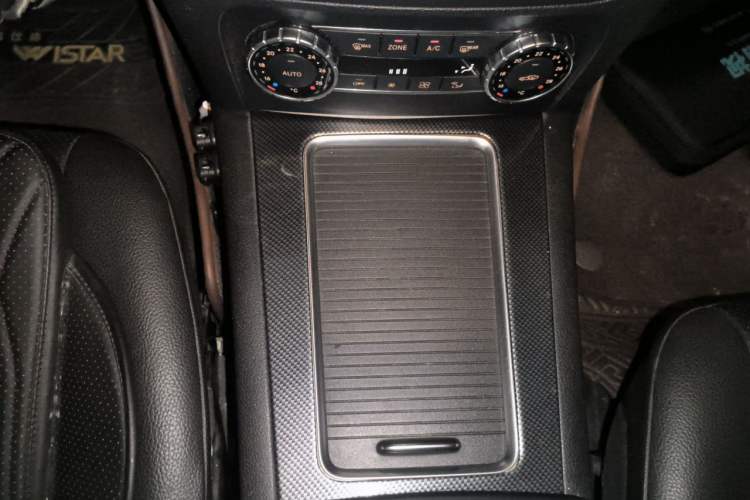 Used Mercedes-Benz GLK-Class 2013 GLK 300 4MATIC Dynamic Edition Gear Lever