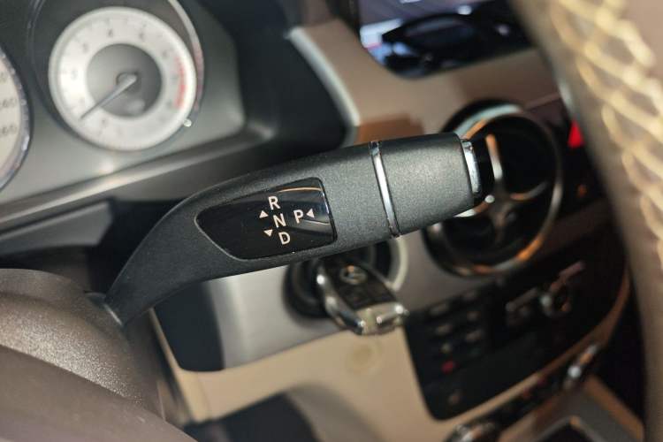 Used Mercedes-Benz GLK-Class 2013 GLK 300 4MATIC Dynamic Sunroof Model Gear Lever