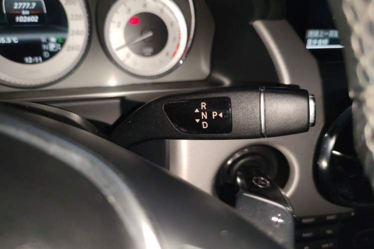 Used Mercedes-Benz GLK-Class 2013 GLK 300 4MATIC Dynamic Edition Gear Lever
