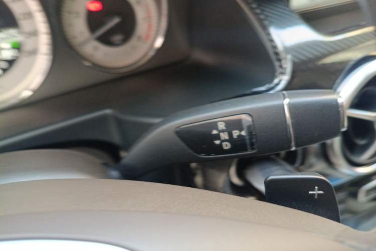 Used Mercedes-Benz GLK-Class 2013 GLK 300 4MATIC Dynamic Edition Gear Lever