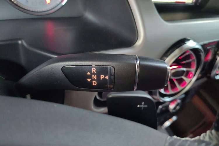 Used Mercedes-Benz GLK-Class 2013 GLK 300 4MATIC Dynamic Sunroof Model Gear Lever