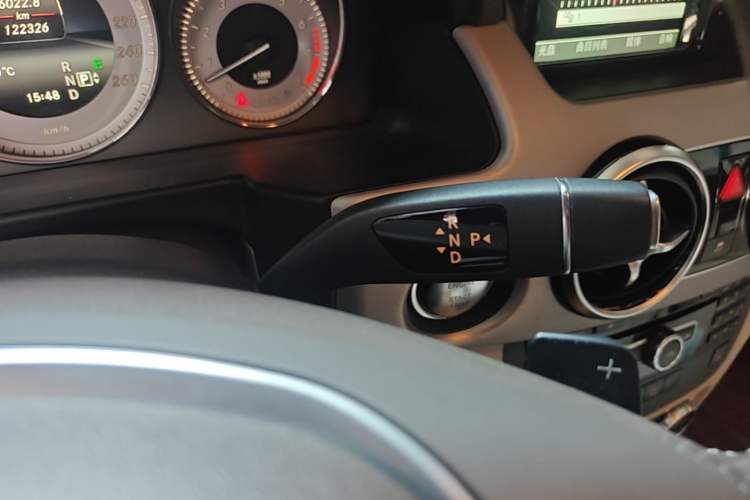 Used Mercedes-Benz GLK-Class 2013 Facelift GLK 300 4MATIC Fashion Edition Gear Lever